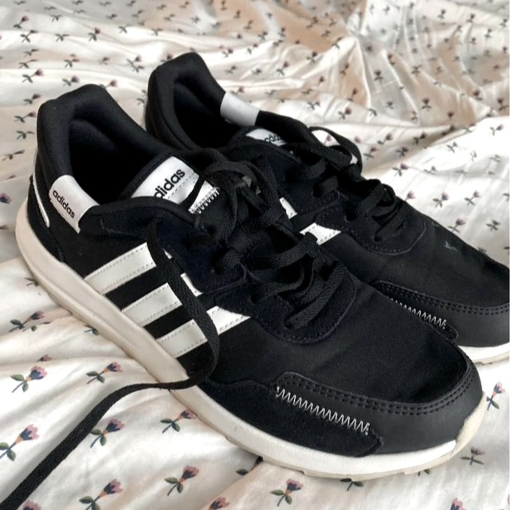 Adidas retrorun sneakers size 8.5.